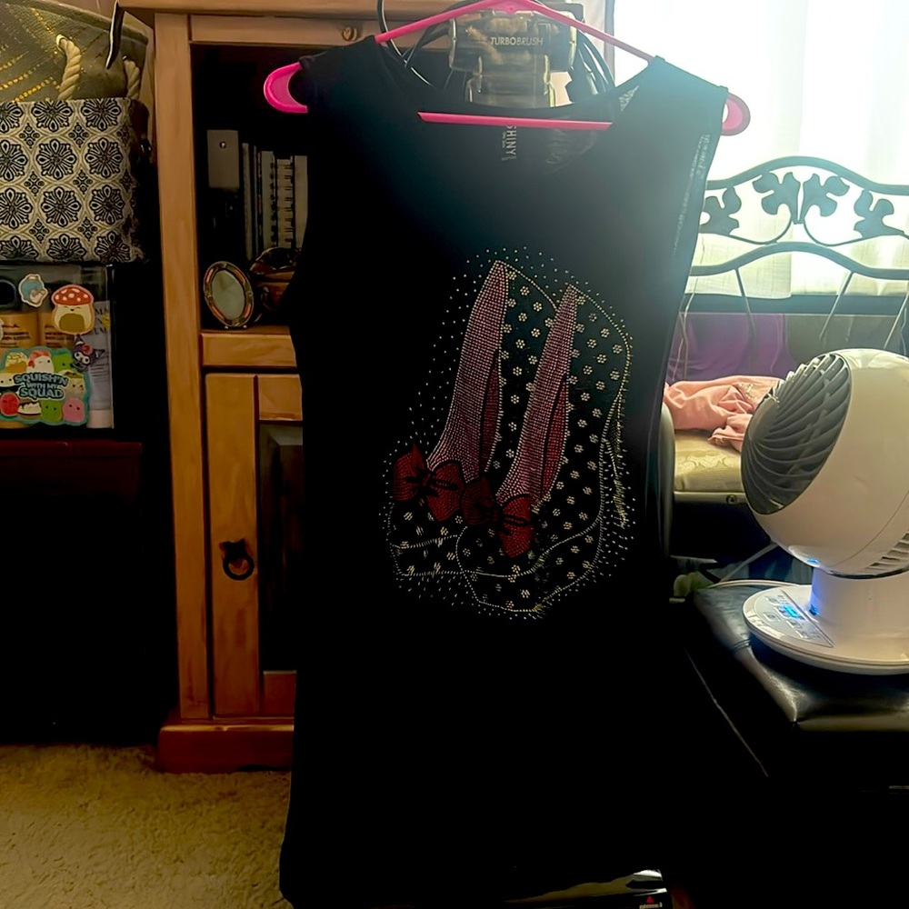 Super cute light weight tunic top with Red and Pink heels sparkles design
